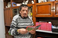 19/11/2013 - Este italiano de 53 años, con tumores, en todo el cuerpo por la enfermedad de la neurofibromatosis, recibió un cariñoso abrazo…