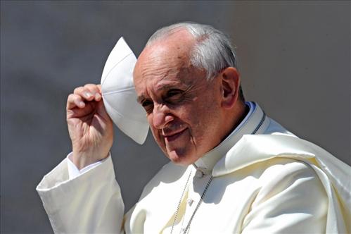 30/11/2013 - "Paz en Siria, fidelidad a las raíces cristianas de oriente y ejemplo de unión con el sucesor de&hellip;