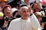 01/12/2013 - Fueron las palabras para el primer domingo de Adviento del Papa Francisco, que rezó el Ángelus ante una multitud, a pesar…