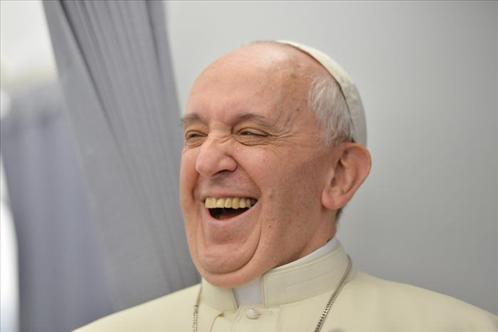 03/12/2013 - La Iglesia debe estar siempre alegre como Jesús, afirmó Francisco en la Misa de la Casa Santa Marta.…