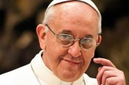 29/12/2013 - En la solemnidad de la Sagrada Familia, el Papa Francisco rezó la oración del ángelus desde la ventana de su estudio…