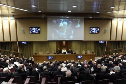 El auditorio, compuesto por los superiores de las congregaciones religiosas, escucharon con atención al Papa Francisco.