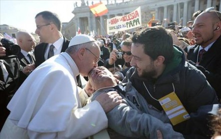 El Papa advirtió sobre las actitudes hipócritas o legalistas que alejan a las personas de la fe.