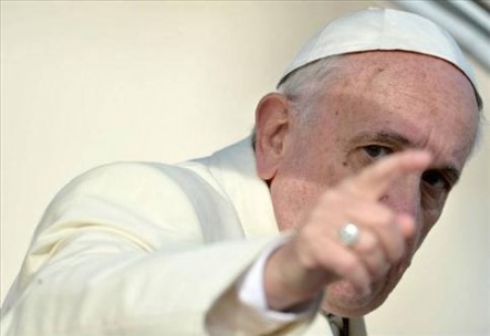 El Papa cargó contra los celos, las envidias y las murmuraciones en las comunidades cristianas.