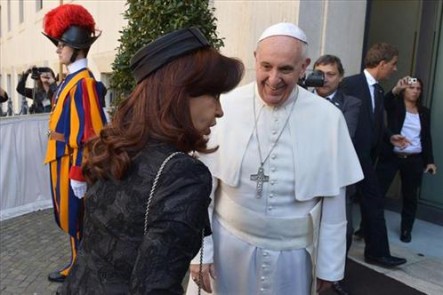 Francisco recibió amablemente a Cristina Fernández de Kirchner en su residencia, en Santa Marta.