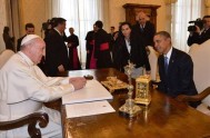 27/04/2014 - El Papa recibió con la sencillez que lo caracteriza al Presidente de Estados Unidos. Hoy Francisco también celebró una misa sencilla…