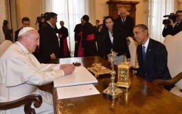 27/04/2014 - El Papa recibió con la sencillez que lo caracteriza al Presidente de Estados Unidos. Hoy Francisco también celebró&hellip;