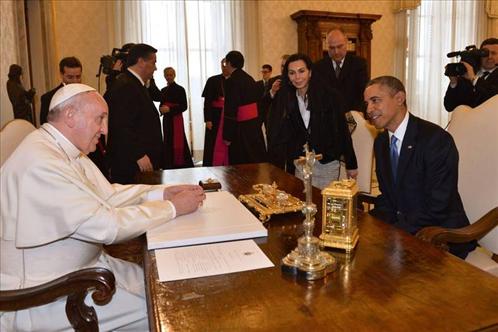27/04/2014 - El Papa recibió con la sencillez que lo caracteriza al Presidente de Estados Unidos. Hoy Francisco también celebró&hellip;