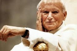 02/04/2014 - Además, el Papa explicó el sacramento matrimonial y recordó la importancia de las palabras "permiso", "gracias" y "perdón".…