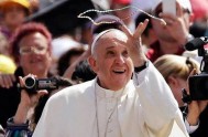 14/04/2014 - En una audiencia con la comunidad del Ponticio Colegio Leoniano, el Papa les advirtió a los seminaristas que no deben dar…