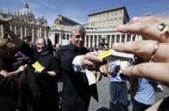 15/04/2014 - Mañana, el Papa regalará 1.200 evangelios de bolsillo a los presos de la cárcel romana de Regina Coeli. Hoy apareció un…