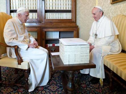 Benedicto XVI y Francisco serán los encargados de llevar adelante la doble ceremonia de canonización.
