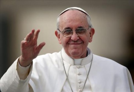 El Papa ha reconocido haber llorado cuando ha visto en los medios la noticia de cristianos crucificados.