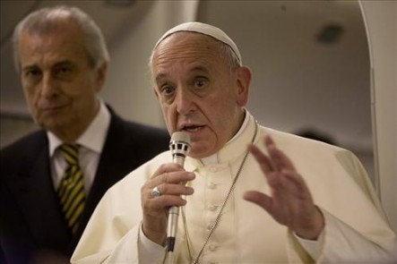 Nuevamente, el Papa habló ante los periodistas a su regreso en avión a Roma.