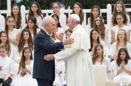 29/05/2014 - El próximo 8 de junio, Festividad de Pentecostés, Francisco se encontrará en el Vaticano con los presidentes de Israel, Simon Peres,…