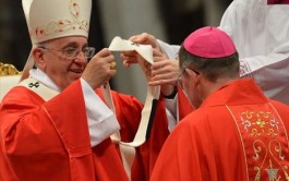 29/06/2014 - Durante la homilía por la solemnidad de San Pedro y San Pablo, Francisco dijo que "nos sentimos interpelados…