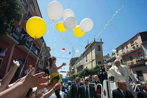 04/07/2014 - El Papa Francisco se reunirá en su residencia privada, la Casa Santa Marta, con dos británicos, dos alemanes&hellip;