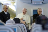 19/08/2014 – El Papa Francisco concedió la habitual rueda de prensa en el avión de regreso del viaje a Corea. Durante una hora,…
