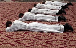 28/08/2014 – “Santo Padre, evite que nos roben el gran tesoro del celibato”. Es el clamor que un grupo de&hellip;