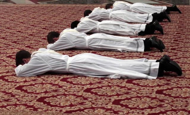 28/08/2014 – “Santo Padre, evite que nos roben el gran tesoro del celibato”. Es el clamor que un grupo de&hellip;