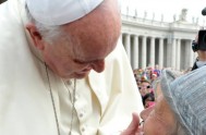 10/09/2014 – El Papa Francisco realizó una nueva audiencia general, catequizando sobre la Iglesia. La misericordia fue el tema abordado por el Papa,…