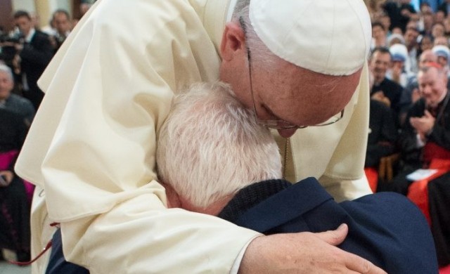 05/02/2015 – La Iglesia debe anunciar el Evangelio “en la pobreza” y quien lo anuncia debe tener como único objetivo…