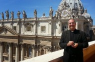24/09/2014 – El Monseñor Guillermo Karcher es argentino, y jefe de protocolo del Vaticano desde 2006, cuando fue nombrado “Cerimoniere Pontificio”. Es integrante…