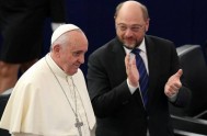 25/11/2014 – El Papa Francisco se trasladó hasta la sede del Consejo de Europa, en Estrasburgo, Francia, donde fue recibido por el Secretario…
