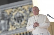 11/11/2014 – “Es necesario luchar siempre contra las tentaciones que nos llevan lejos del servicio al prójimo”, afirmó el Papa Francisco en la…