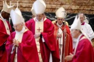 31/12/2014 – El papa Francisco dijo hoy que “no se puede olvidar” de la noche de la tragedia de Cromañón y aseguró que…