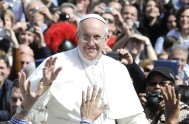16/03/2015 – “¡Dios nos ama!, ¡Dios nos ama!”, exclamó el Papa Francisco al aparecer en este cuarto domingo de Cuaresma en la ventana…