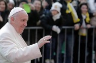 11/03/2015 – Tras un breve recorrido en el jeep descubierto, el Papa Francisco celebró como cada miércles la audiencia general en presencia de…