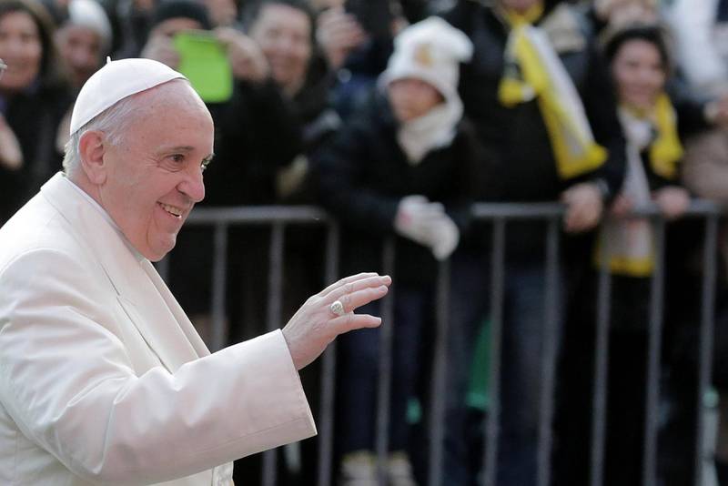 Roma, Papa Francesco visita la parrocchia di Ognissanti
