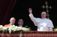 06/04/2015 – Ayer celebramos la Fiesta de la Resurrección del Señor. El Papa Francisco, desde la Plaza de San Pedro, junto a la…