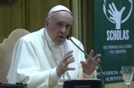 23/04/2015 –  Este jueves 23 de abril de 2015, en la sala Marconi de Radio Vaticano el Papa Francisco bendijo las nuevas iniciativas…