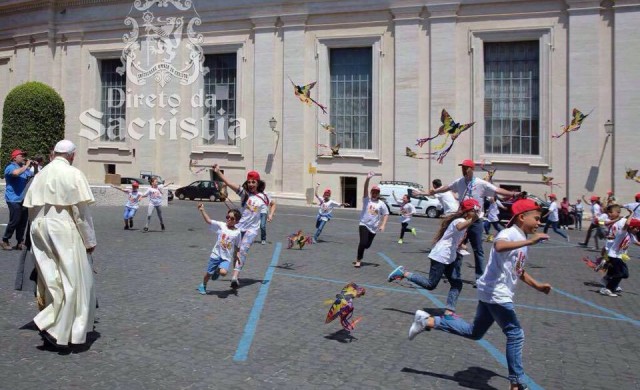     01/06/2015 – El sábado pasado al mediodía, en el Aula Pablo VI de la Ciudad del Vaticano, el…