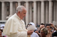 29/06/2015- A continuación te compartimos las palabras del Papa Francisco antes y después del rezo del Ángelus en el día de ayer: Queridos…