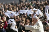   12/08/2015 – Hoy miércoles día de audiencia general en el Vaticano, donde miles de peregrinos se congregan en la plaza San Pedro…