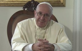 24/11/2015 – El Papa Francisco envió dos video mensajes, uno para Kenia y Uganda; y un segundo para la República…