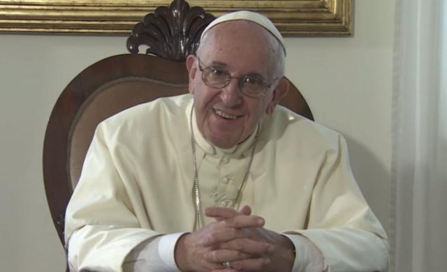 24/11/2015 – El Papa Francisco envió dos video mensajes, uno para Kenia y Uganda; y un segundo para la República…