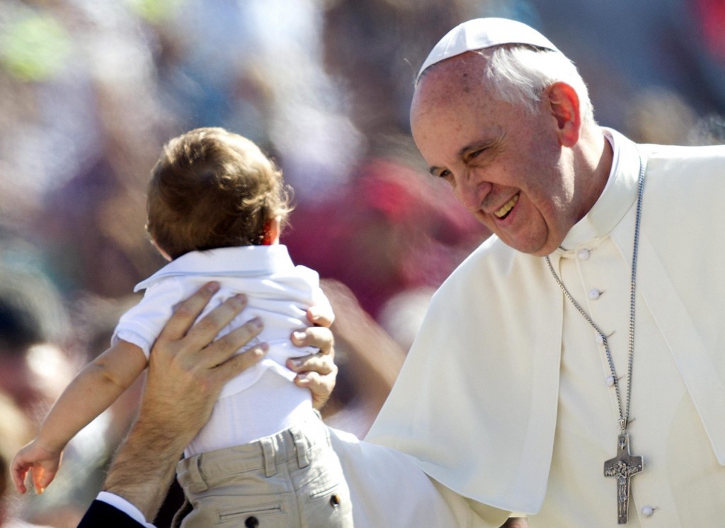 Papa Francisco y niño