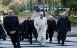 08/03/2016 – Con diez preguntas en preparación a la Pascua, el Papa Francisco y los miembros de la Curia Romana se…