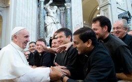 03/06/2016 –  En la Solemnidad del Sagrado Corazón de Jesús y Jornada de Santificación Sacerdotal, el Papa Francisco presidió la&hellip;