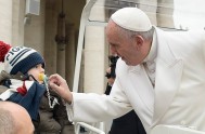 29/08/2016 – Miles de fieles y peregrinos de numerosos países volvieron a reunirse en la Plaza de San Pedro para rezar con el Papa…