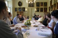 03/08/2016 – El Papa Francisco almorzó con 12 jóvenes de diversas nacionalidades, el 30 de julio, con ocasión de la Jornada Mundial de…