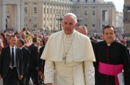 26/09/2016 – El Papa Francisco rezó el Ángelus tras la celebración de la misa con los catequistas ante cientos de peregrinos en la…