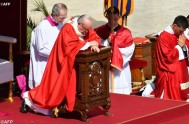 10/04/2017 – El Papa Francisco, antes del rezo del Ángelus y frente a miles de fieles y peregrinos de numerosos países, invitó a encomendar…
