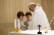 30/05/2017 – En su homilía de ésta mañana en la capilla de Santa Marta, el Papa Francisco dijo que el verdadero pastor sabe…
