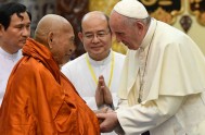 29/11/2017 – En medio de su viaje apostólico a Birmania y Bangladés, el papa Francisco se reunió con el Supremo Consejo de los…
