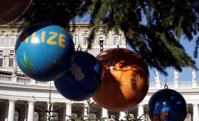 08/12/2017 – En el día de la Inmaculada Concepción, el papa Francisco rezó el ángelus junto a peregrinos venidos de&hellip;